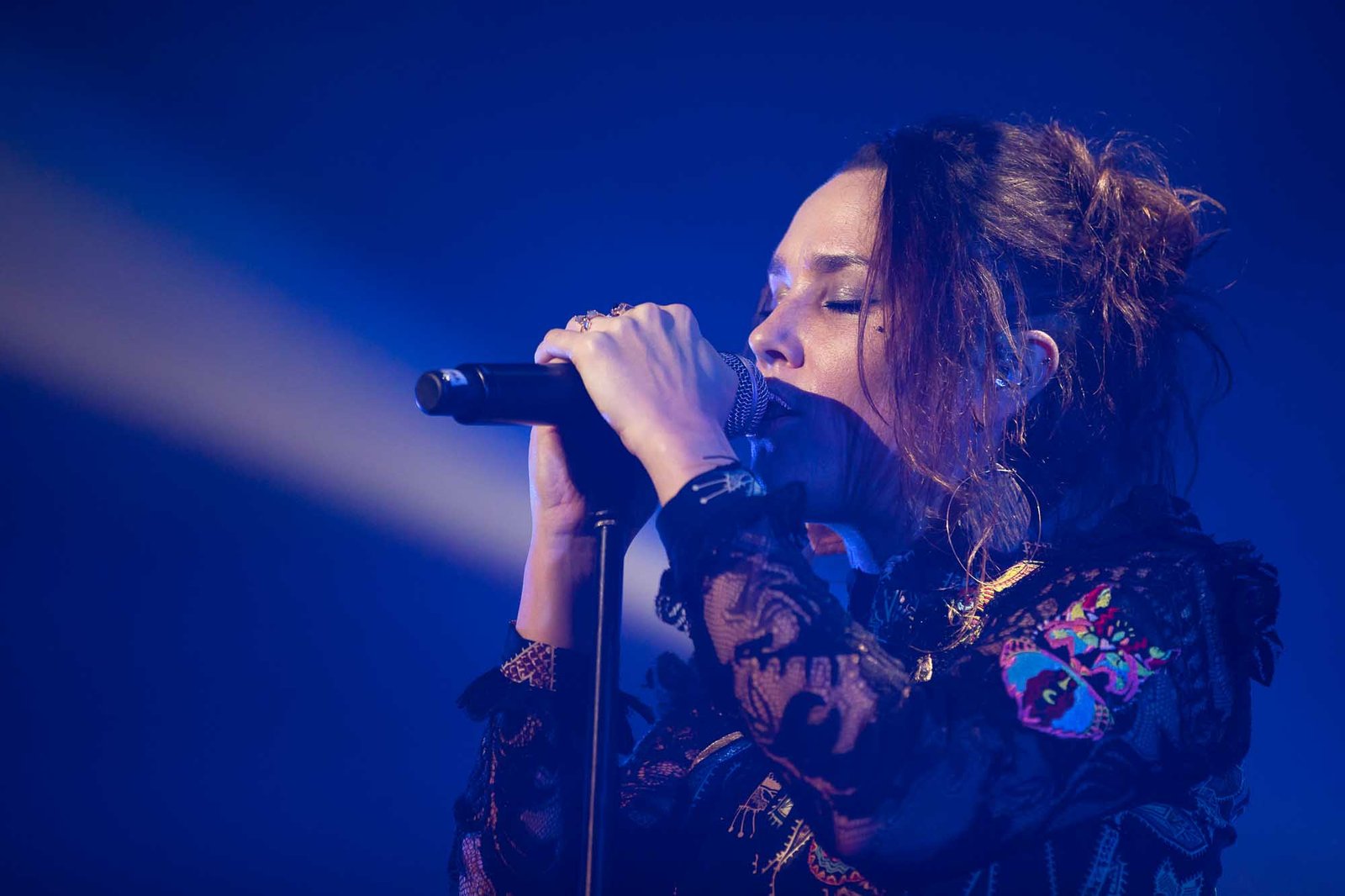 21 Best French Singers You Need to Listen Now (2025)