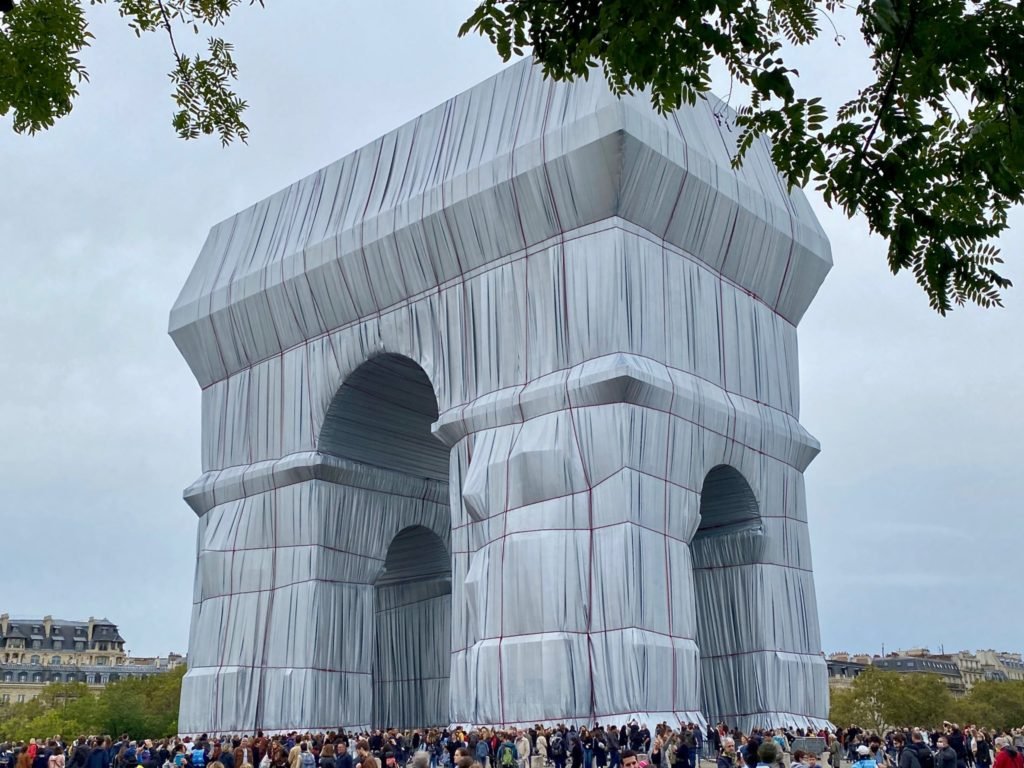 L'Arc de Triomphe, Wrapped - Love in the City of Light