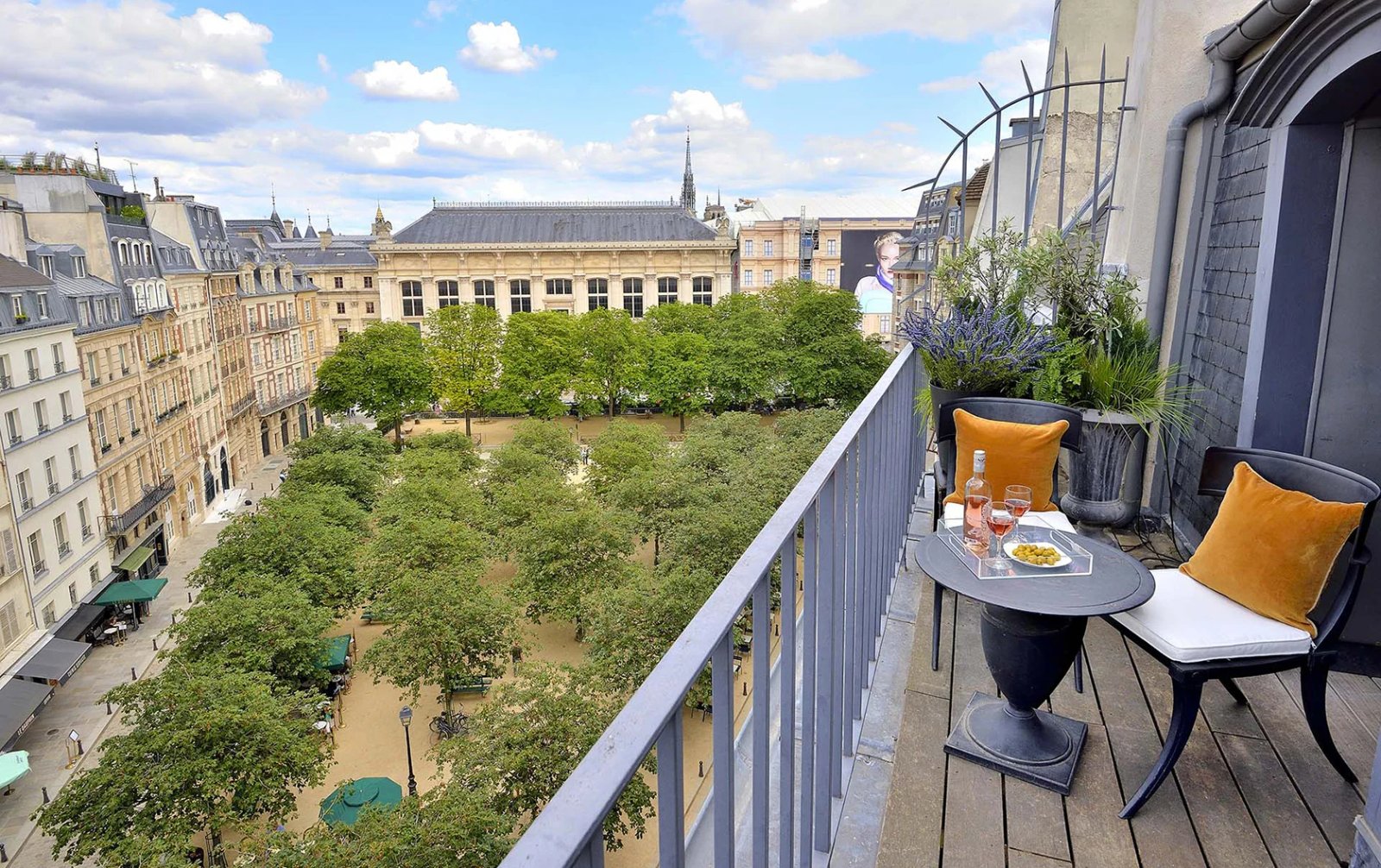 Stay in the Heart of Paris Near Notre Dame