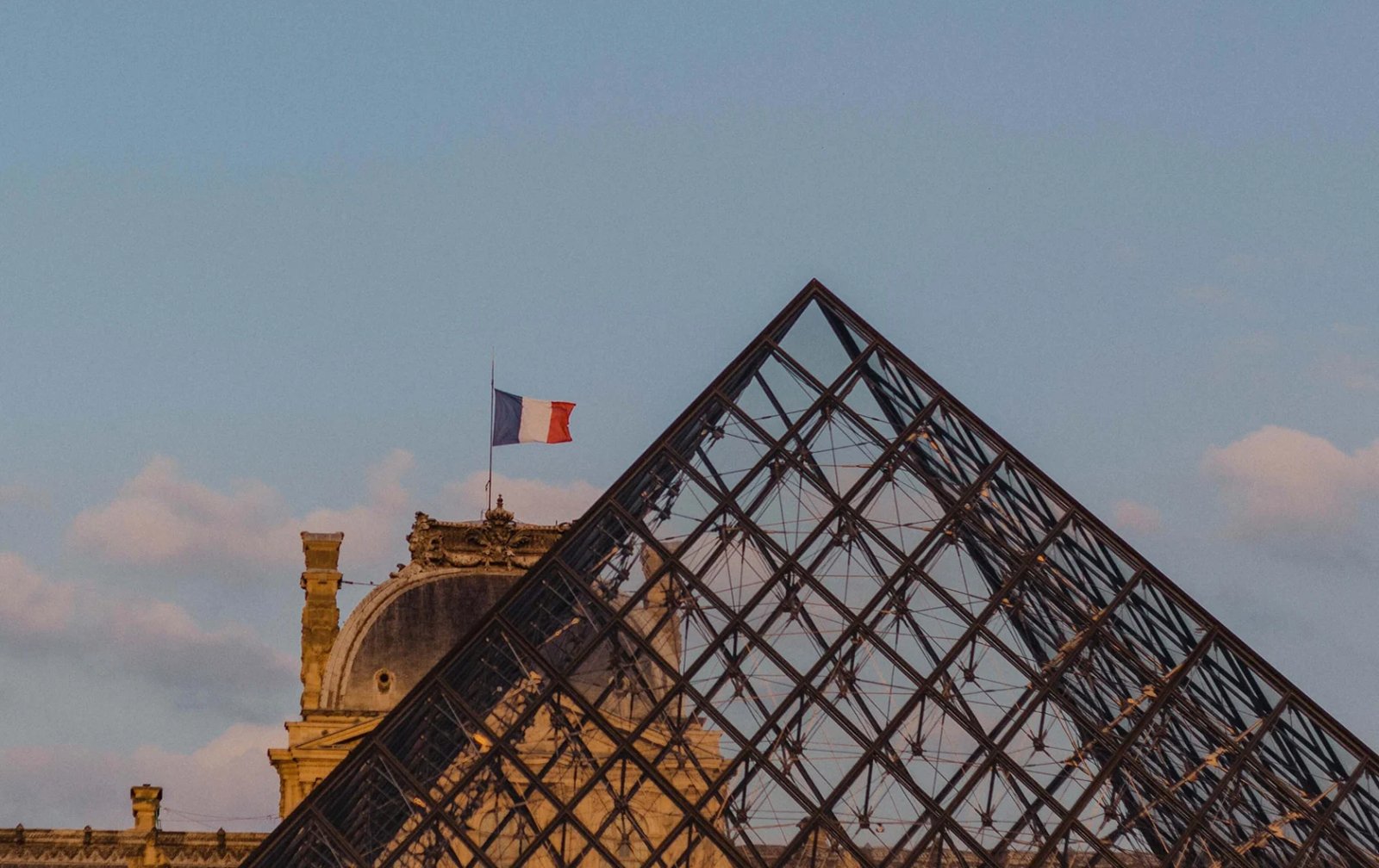 Infamous Heists at the Louvre Museum in Paris