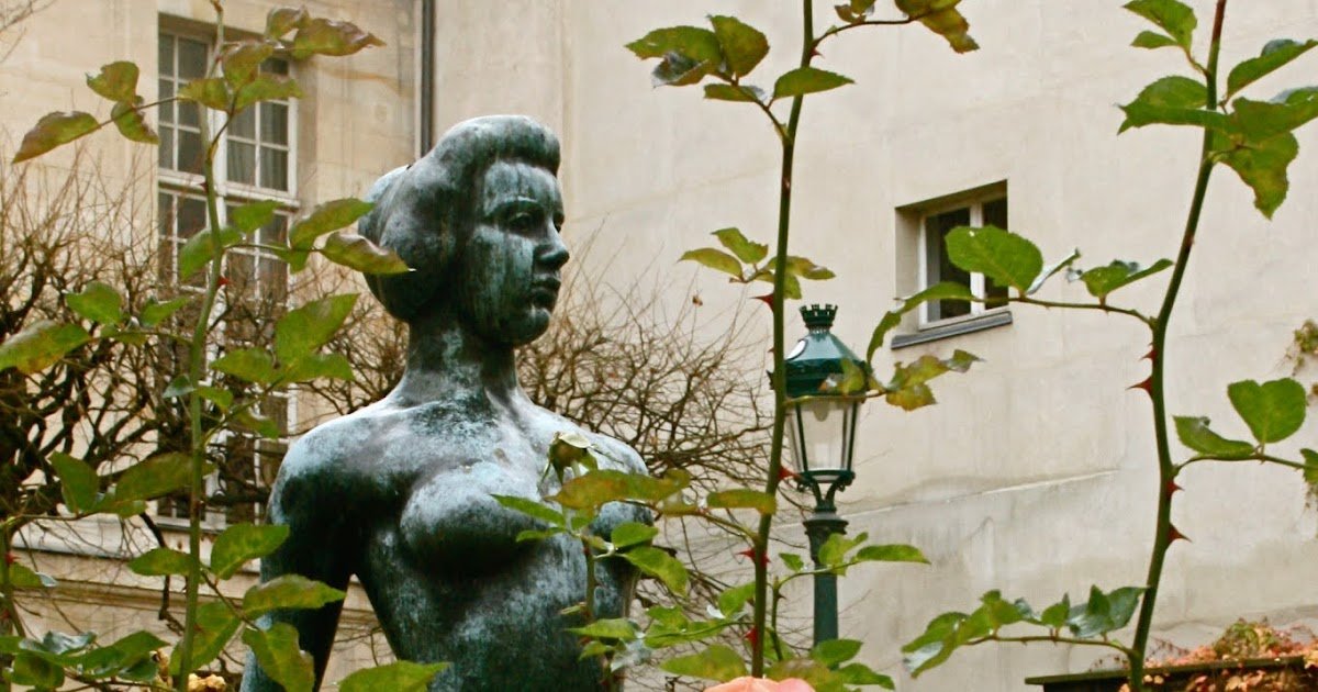 Paris Through My Lens: In Full Bloom