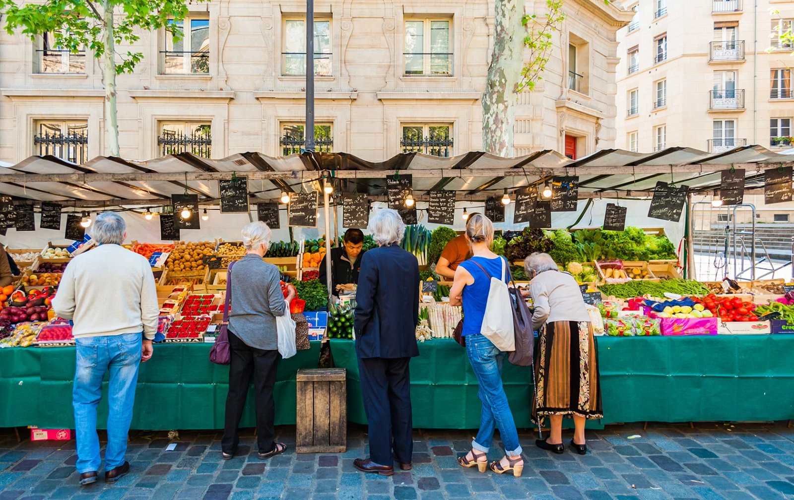 A Food Lover’s Guide to Where to Stay in Paris